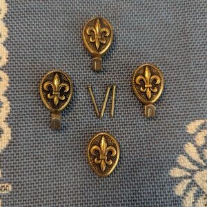 3 VTG Victorian Fleur de Lis Metal Fleur De Lis Art Miniature Gallery Wall Hooks